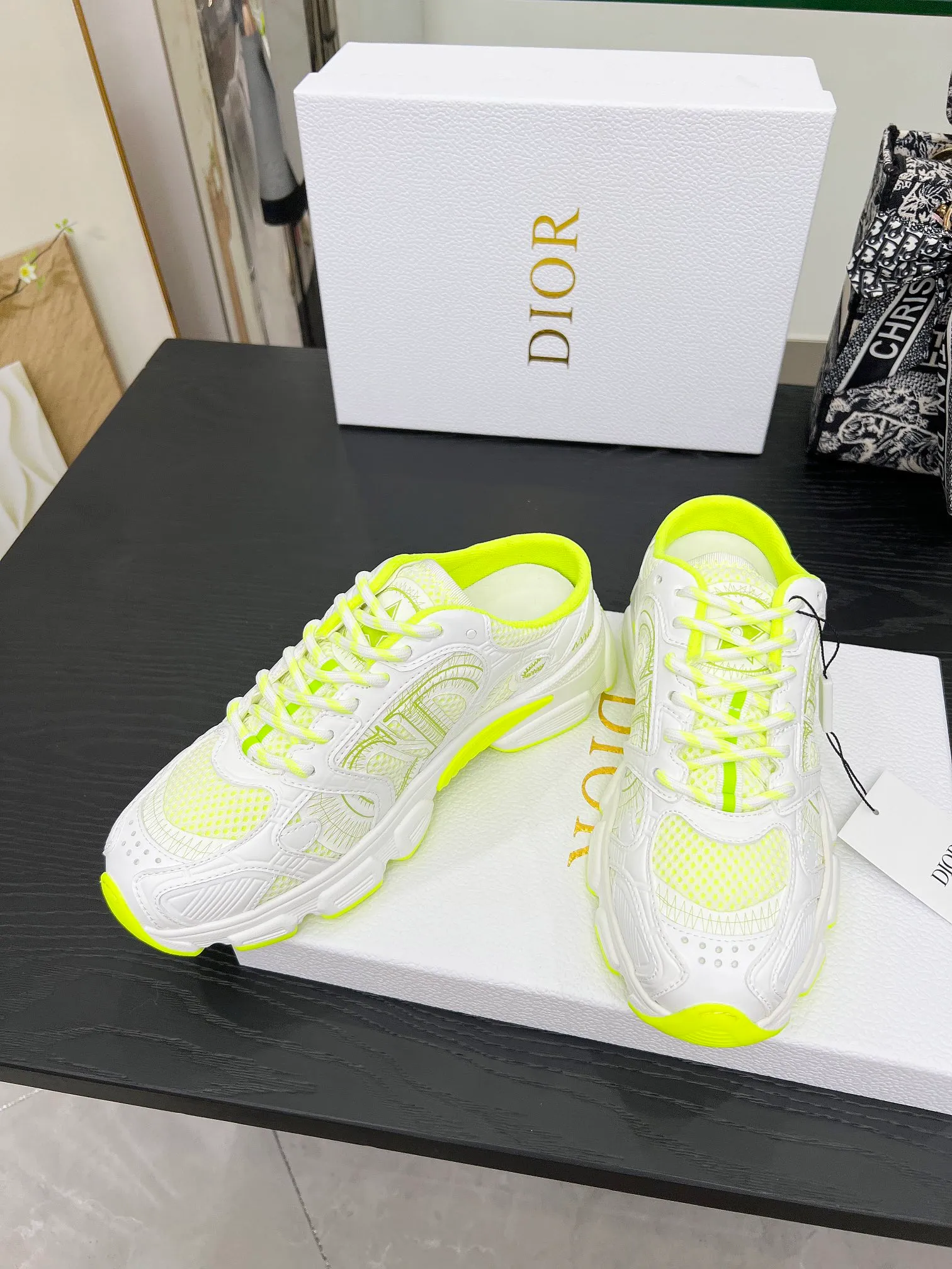 p560🐮🐮This Dior Chrono sports half slipper reinterprets running shoes with Dior's haute couture style. Gray mesh fabric is paired with tonal suede calfskin panels, the CD logo on the side, the star patch on the tongue and the Dior logo on the heel, all in classic fine detail. Featuring two-tone laces and a lightweight sole with star graphics, they can be worn year-round. Size: Women’s size 35-41 (35/42 can be customized) Men’s size 40-46 (men’s version is being printed) Color: 12 colors available